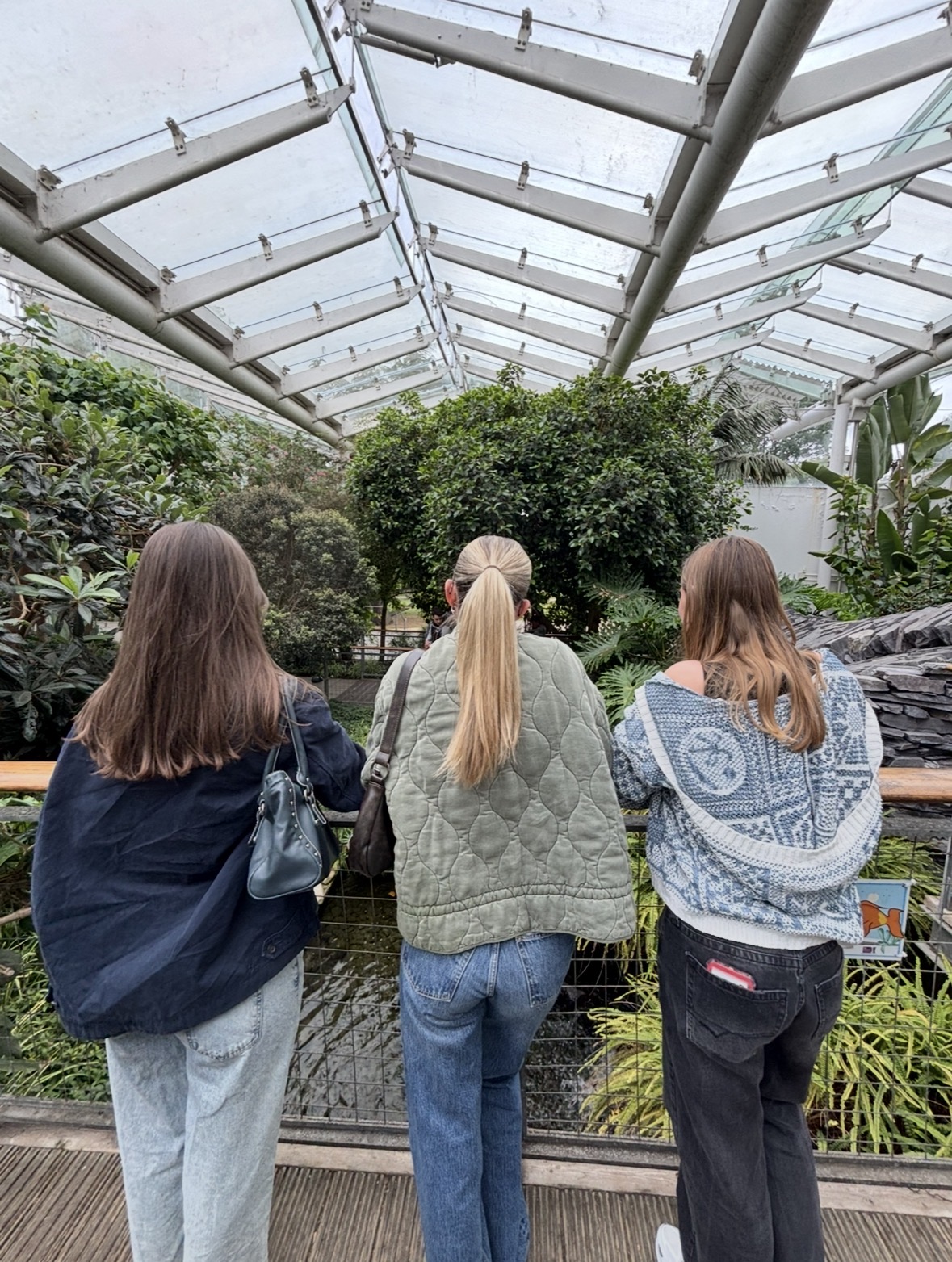 Uni of Birmingham students on a cute outing to the botanical gardens