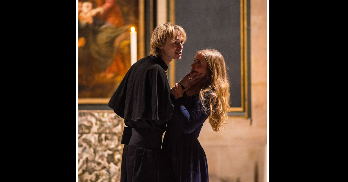 Review: ‘Hamlet' Dominates King's Chapel