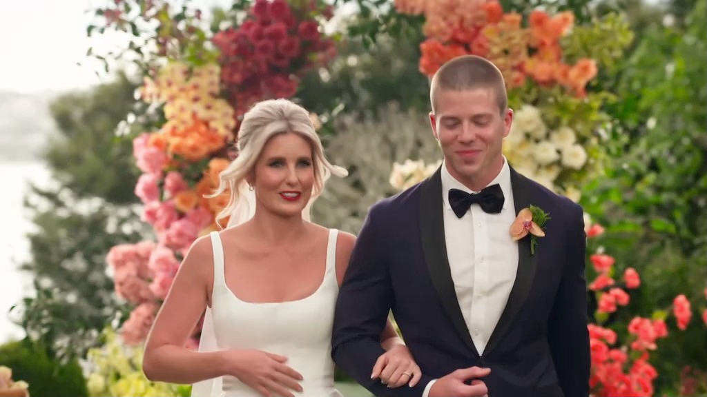 Stephanie, Tyson and some pretty flowers(Image via Channel 4)